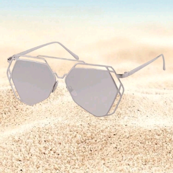 Mirrored Sunglasses - Picture 9 of 9